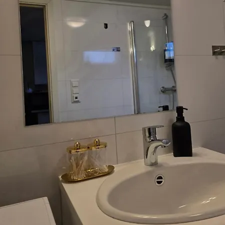 Tromsdalen Studio 2 - Free Parking, Views & Quiet Area *