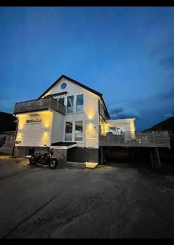 2 - Free Parking, Views & Quiet Area Apartman